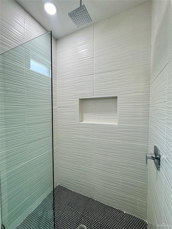 1313 W Dawes Ave W, Alton, TX 78573 - full bath with tiled shower