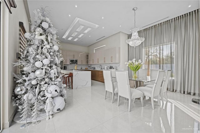 dining room with a notable chandelier