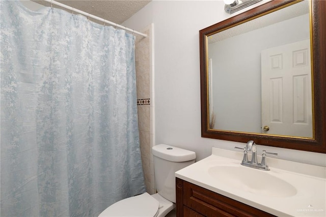 full bath featuring toilet, a shower with shower curtain, a textured ceiling, and vanity