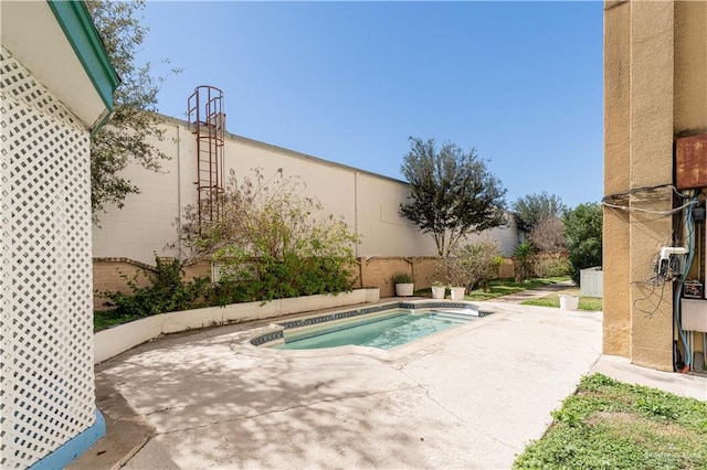 5321 N 10th St Unit 401, Mcallen, TX 78504 - view of swimming pool with a patio area and an outdoor hot tub