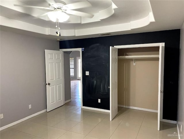 205 Msg Mario A Solis Ln, La Villa, TX 78562 - unfurnished bedroom featuring a raised ceiling, light tile patterned floors, a ceiling fan, and a closet