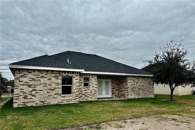 rear view of house featuring a yard