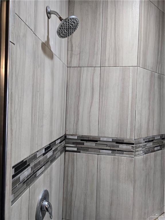 details with a tile shower