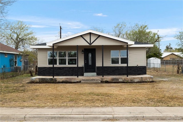 view of front facade with a front lawn