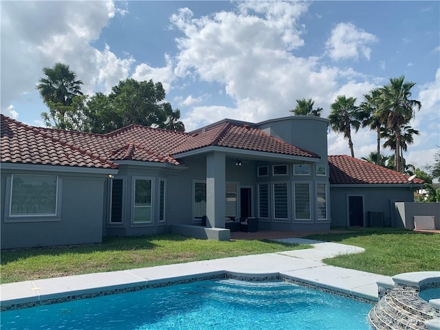 back of house featuring a yard