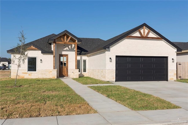 view of front of home featuring a front yard and a garage