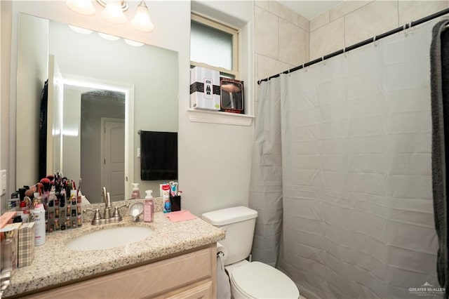 bathroom with toilet, a shower with shower curtain, and vanity