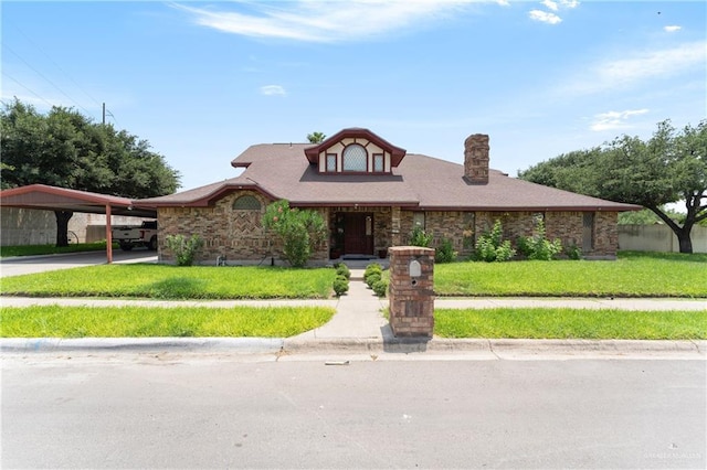 view of front facade featuring a front yard and a carport