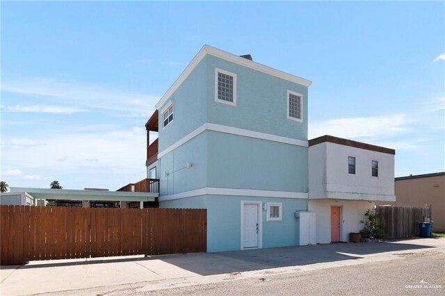 123 Windward Dr, Port Isabel, TX 78578 - view of side of home