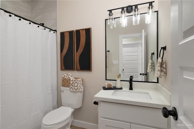 bathroom with a shower with curtain, vanity, and toilet