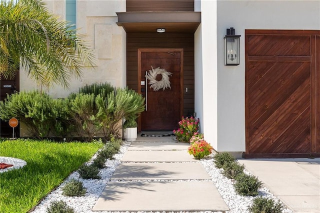 entrance to property with stucco siding