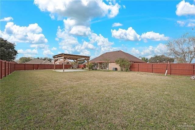 view of yard featuring a pergola and a patio area