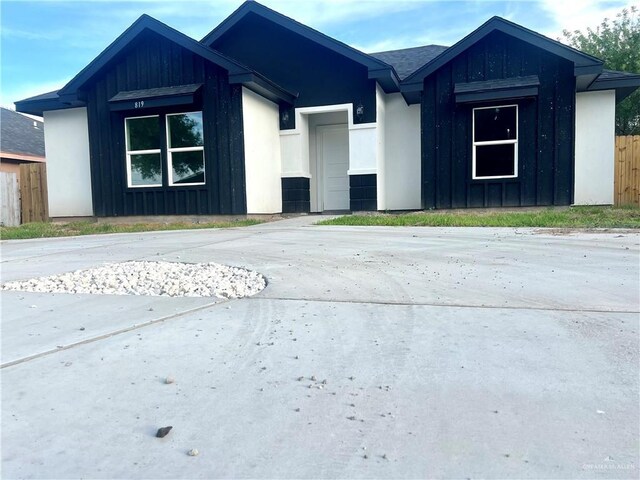 819 Gonzalez Dr, San Juan, TX 78589 - photo 1