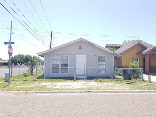 515 Holland Ave, Mission, TX 78572 - bungalow with a fenced front yard