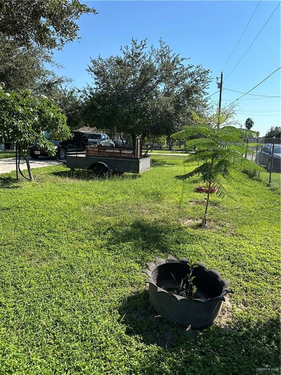 view of yard featuring a fire pit