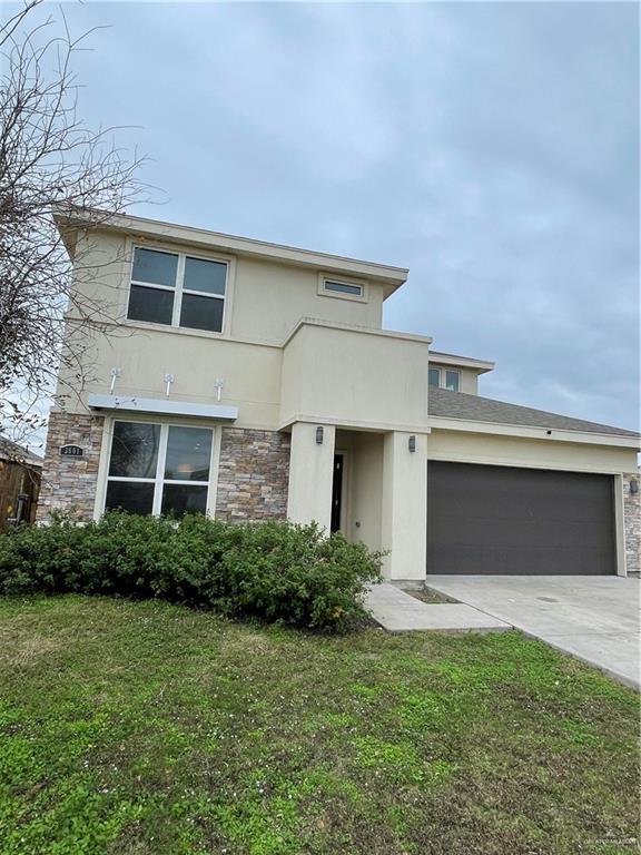 view of front of house featuring a garage and a front yard