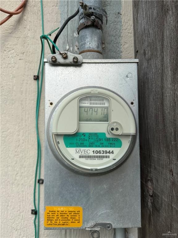 9924 Marisol St, Edinburg, TX 78542 - exterior view of stucco siding and electric meter
