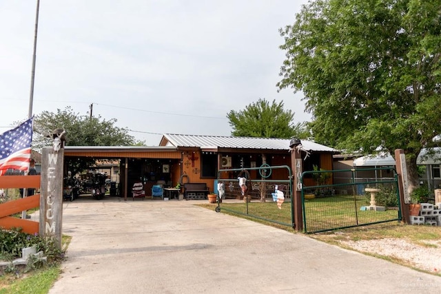 view of front of house featuring a front yard and a carport