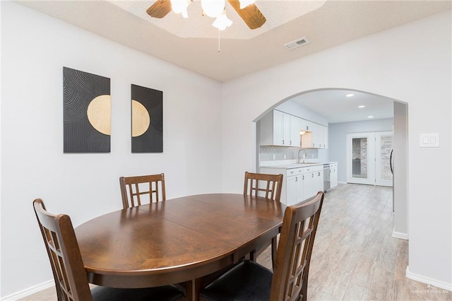 1815 Wilson St, Mission, TX 78572 - dining space featuring arched walkways, ceiling fan, light wood finished floors, and recessed lighting