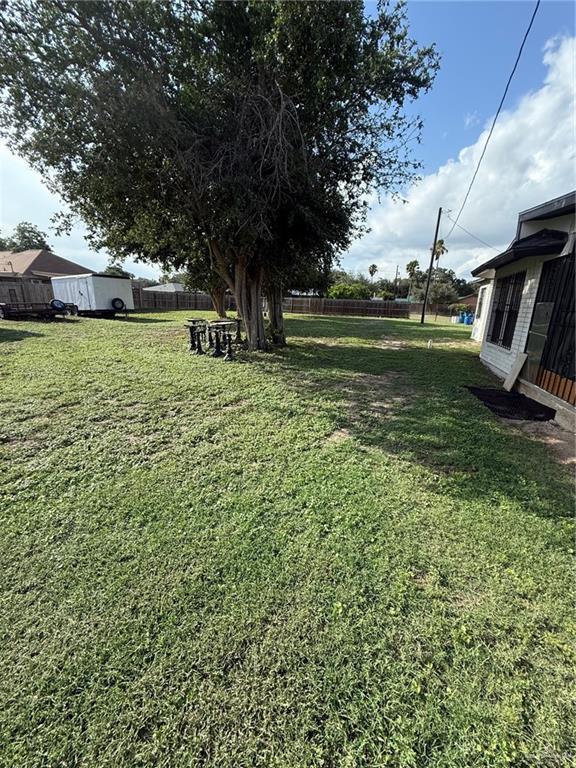 3813 N Taylor Rd, Mission, TX 78573 - view of yard