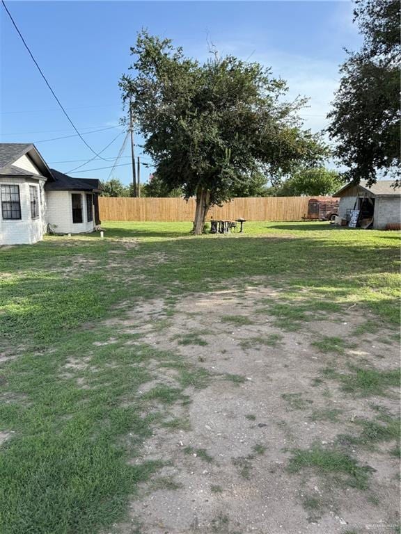 3813 N Taylor Rd, Mission, TX 78573 - view of yard