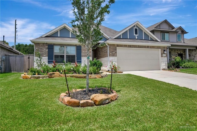 craftsman house featuring a front lawn