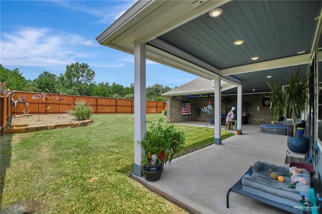 view of yard with a patio area