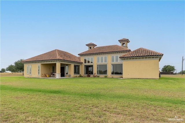 back of house featuring a yard