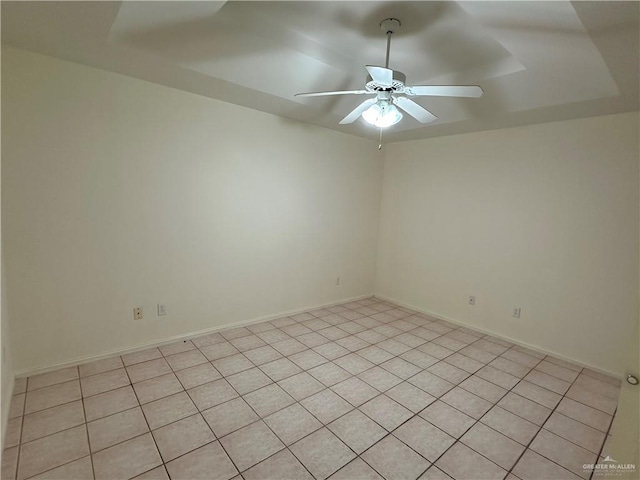 empty room with ceiling fan and baseboards