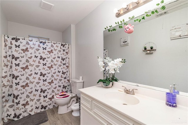 3004 Diaz Ave, Mcallen, TX 78503 - full bath featuring toilet, wood finished floors, vanity, and a shower with curtain