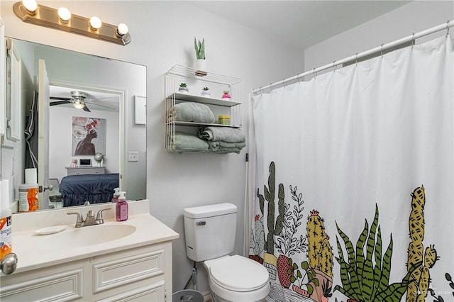 3004 Diaz Ave, Mcallen, TX 78503 - ensuite bathroom featuring vanity, a ceiling fan, toilet, and curtained shower