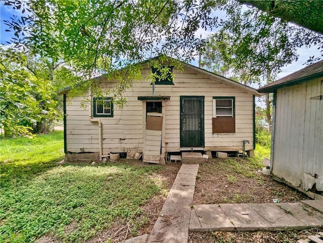 view of outbuilding featuring a lawn