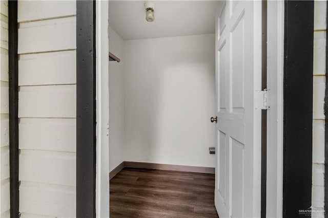 walk in closet with dark hardwood / wood-style floors