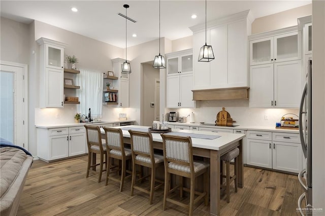 13811 N 33rd Ln, Mcallen, TX 78504 - kitchen with open shelves, white cabinetry, a breakfast bar, and recessed lighting
