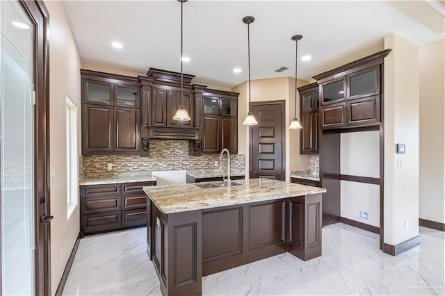 3812 Santa Fe St, Edinburg, TX 78542 - kitchen with a sink, baseboards, light marble finish flooring, an island with sink, and recessed lighting