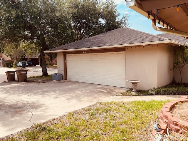 2105 Ann St Unit 0, Edinburg, TX 78539 - garage featuring concrete driveway