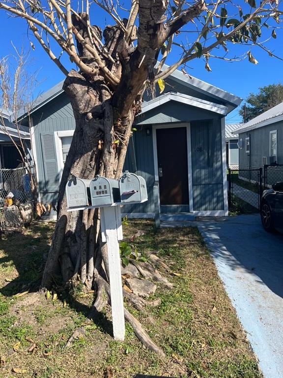 106-108 S Kansas St, Weslaco, TX 78596 - photo 2