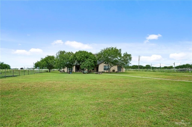 view of yard featuring a rural view