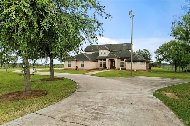 view of front facade with a front yard