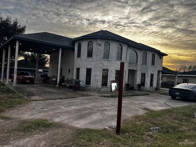 view of front facade with a carport