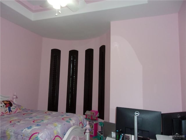 bedroom featuring ceiling fan