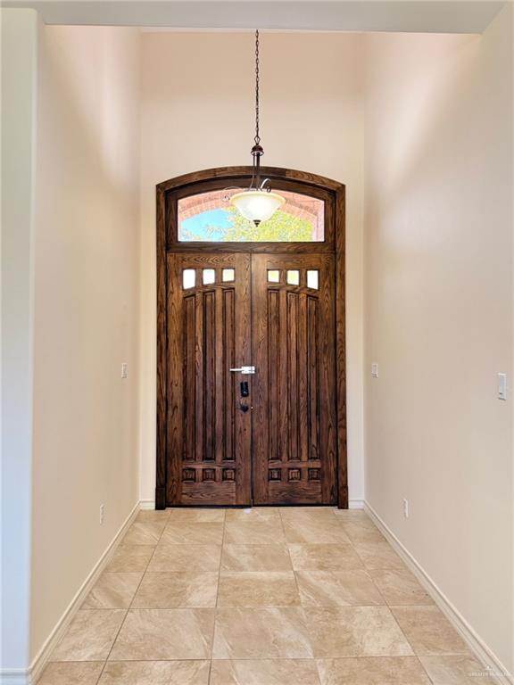 1813 Harvard Ave, Mcallen, TX 78504 - foyer with baseboards
