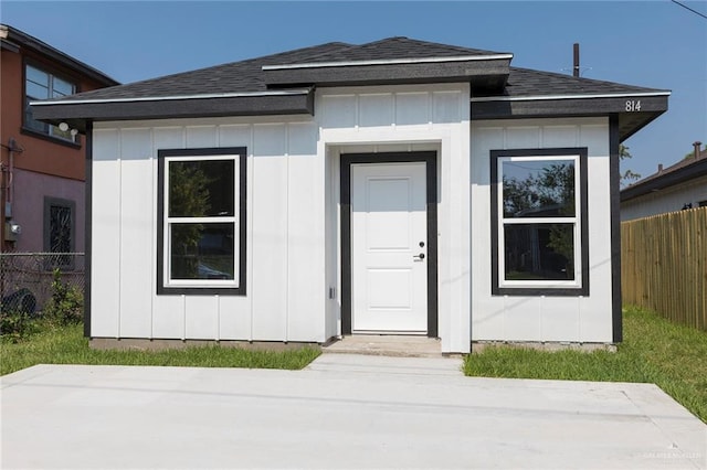 814 N Martinez Ave, Weslaco, TX 78596 - view of front facade featuring a shingled roof and board and batten siding
