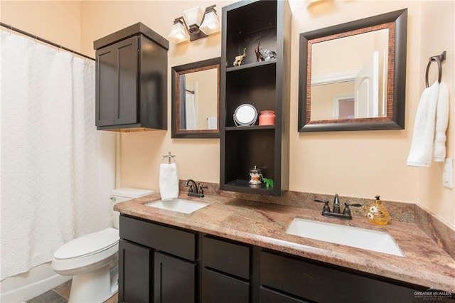 bathroom featuring curtained shower, a sink, toilet, and double vanity