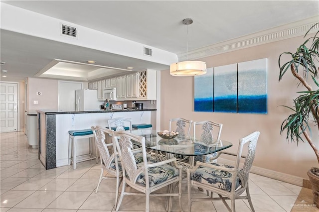 dining room with baseboards, visible vents, and light tile patterned flooring