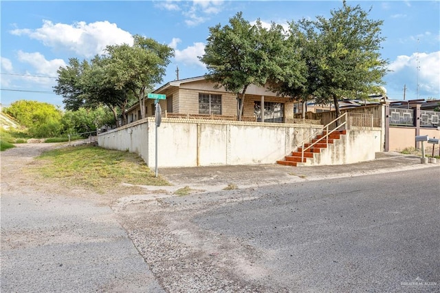 700 E St, Rio Grande City, TX 78582 - photo 2