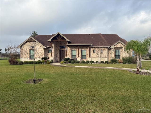 view of front of home featuring a front yard