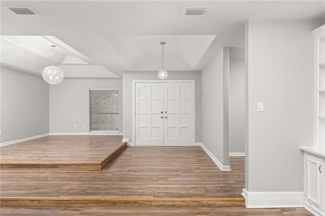 foyer entrance featuring a notable chandelier and hardwood / wood-style flooring