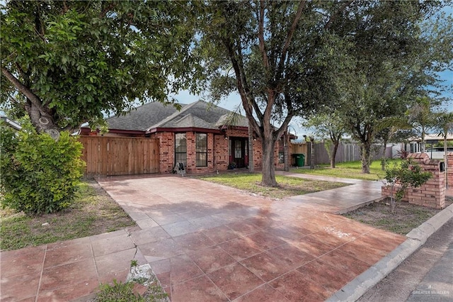 view of front of house with a front lawn