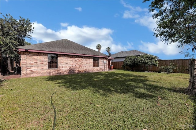 back of house featuring a lawn